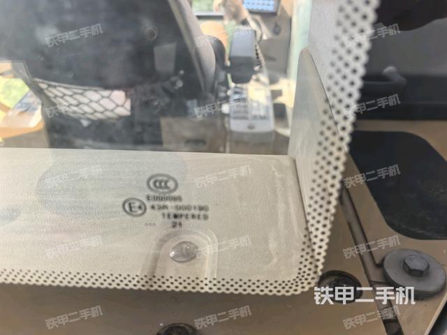 后窗玻璃角標（駕駛室部分）