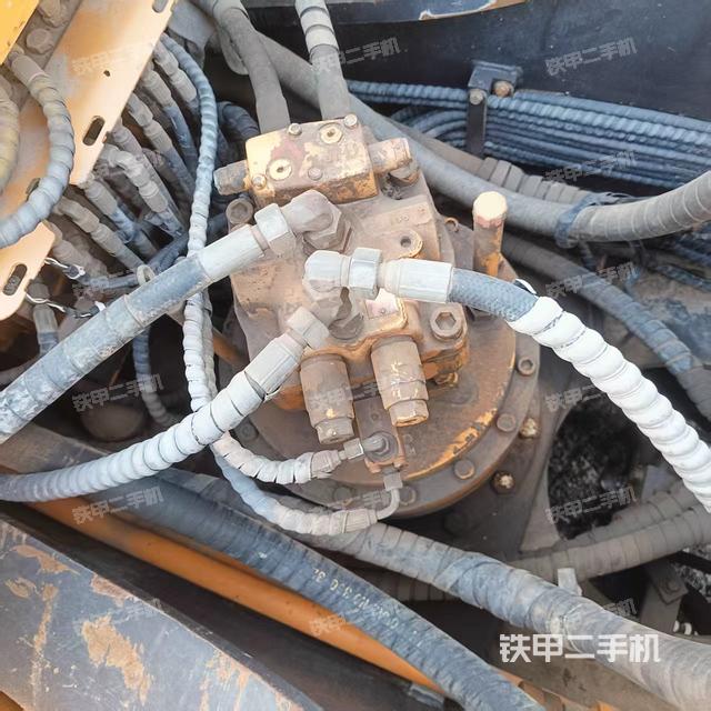 回转马达和主控阀（整机外观）