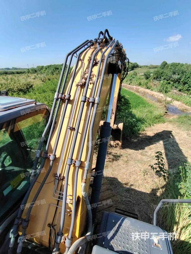 大臂背部俯視（工作和回轉(zhuǎn)裝置）