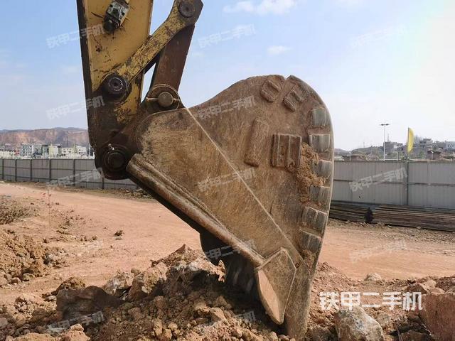 駕駛室頂部(整機外觀) 駕駛室頂部(整機外觀)