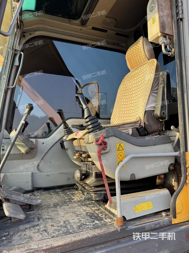 駕駛室整體（整機外觀）