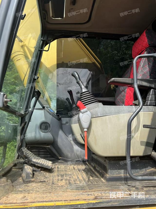 駕駛室整體（整機(jī)外觀）