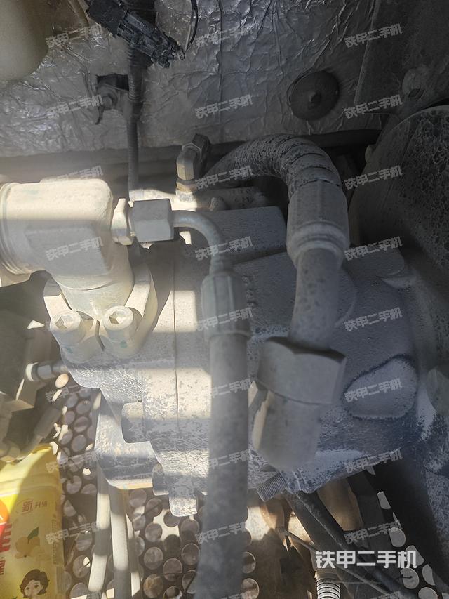 液壓泵艙室正面整體(整機(jī)外觀) 液壓泵艙室正面整體(整機(jī)外觀)