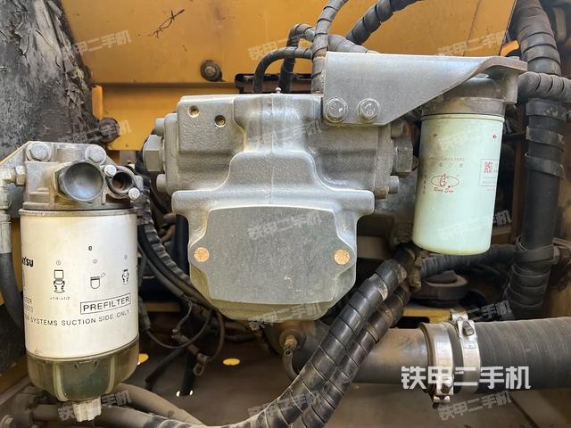 液壓泵艙室正面整體（整機(jī)外觀）