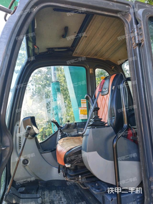  驾驶室正侧（驾驶室部分）