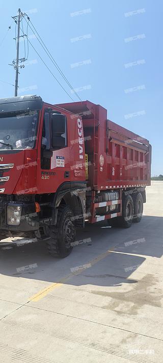 红岩6X4工程自卸车实拍图片