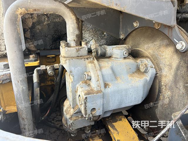 液壓泵艙室正面整體(整機外觀) 液壓泵艙室正面整體(整機外觀)