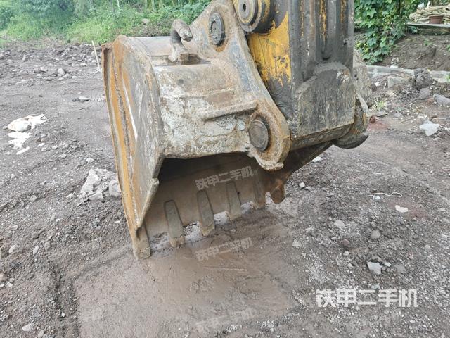 铲斗右后整体（工作和回转装置）