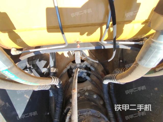 中央回转接头特写（上车部件）