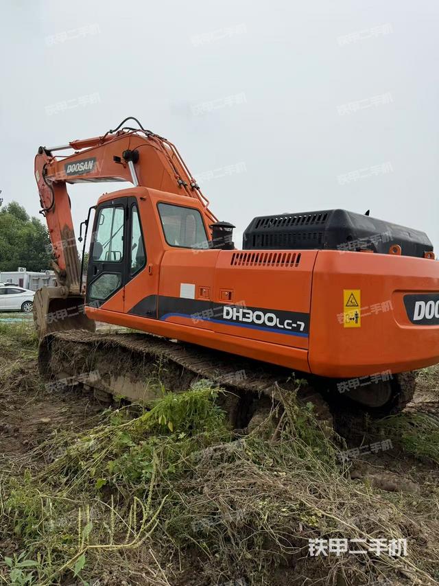 斗山DH300LC-7挖掘机