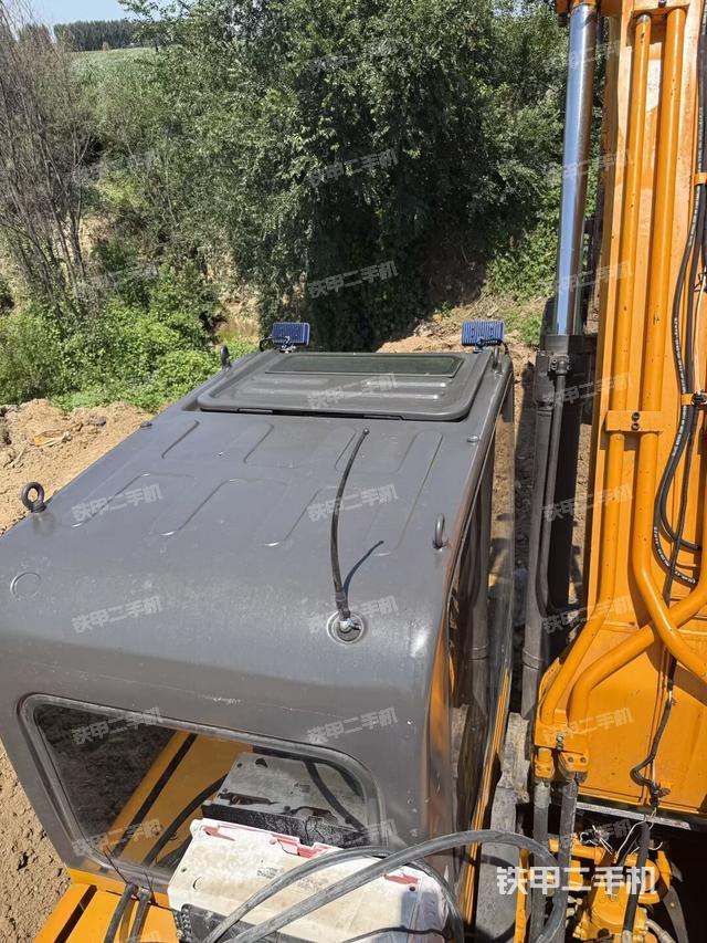 駕駛室頂部（整機外觀）