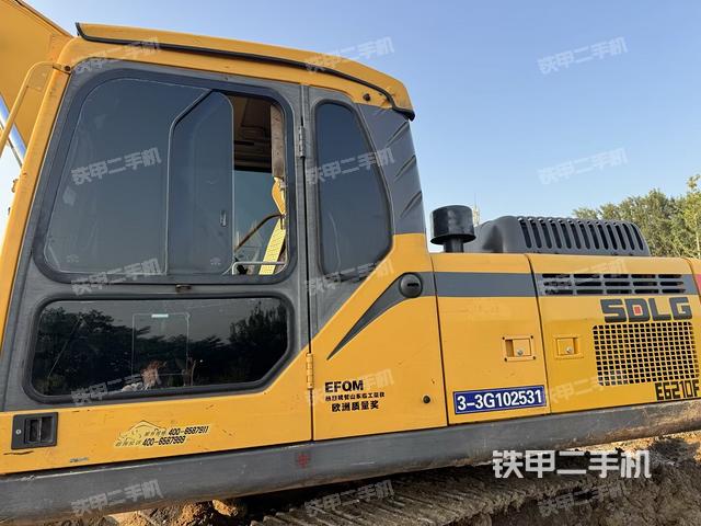 駕駛室頂部（整機外觀）