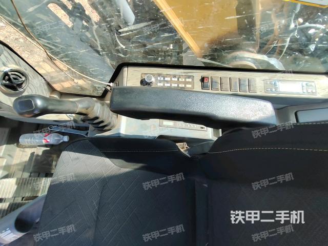 座椅左侧控制台/音响/含左手柄（驾驶室部分）