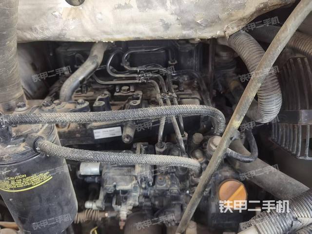 液壓泵艙室正面整體（整機(jī)外觀）