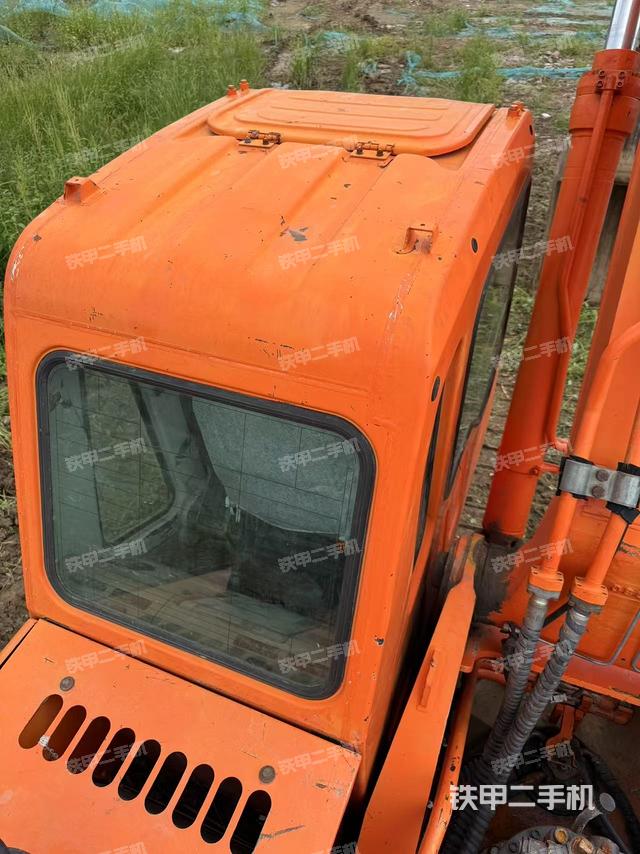 驾驶室顶部（整机外观）