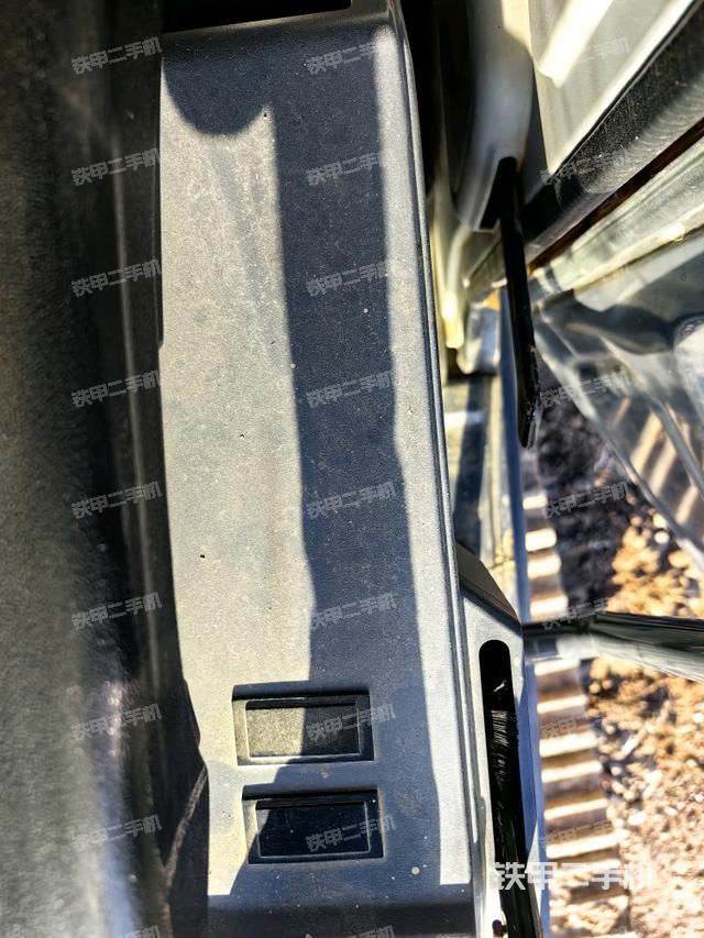 座椅右側(cè)控制臺/鑰匙門/油門/含右手柄（駕駛室部分）