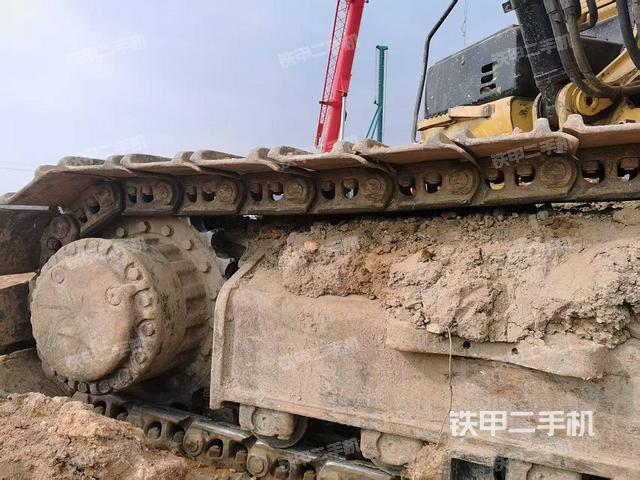 單側(cè)履帶整體(整機外觀) 單側(cè)履帶整體(整機外觀)