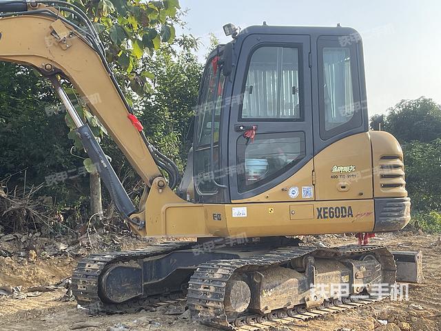 回轉馬達和主控閥（整機外觀）