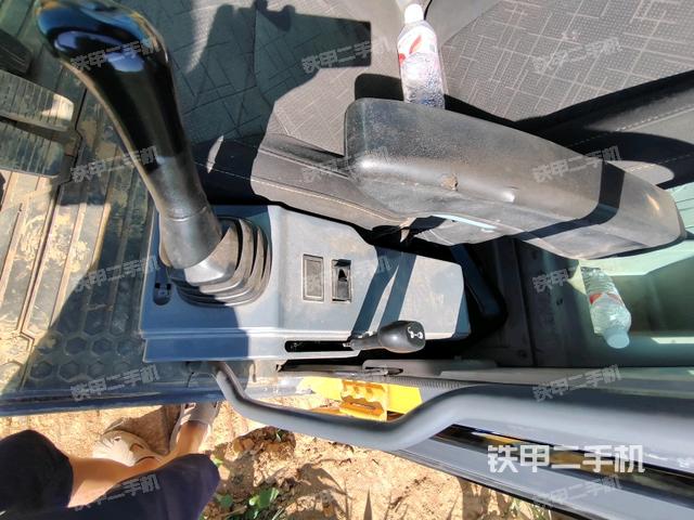 座椅左侧控制台/音响/含左手柄（驾驶室部分）