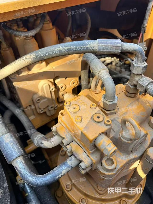 回轉馬達和主控閥（整機外觀）