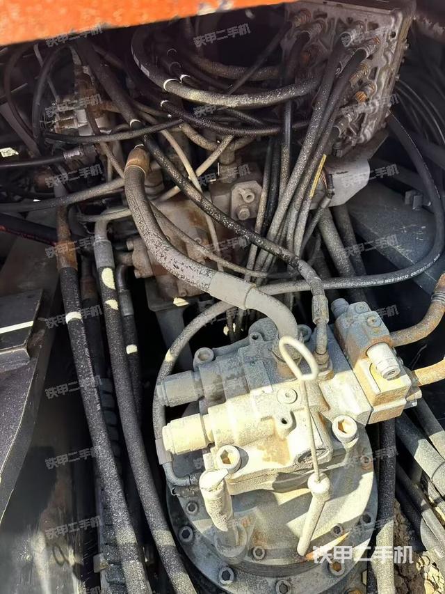 回轉(zhuǎn)馬達和主控閥（整機外觀）