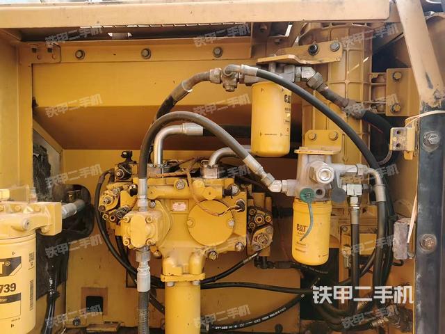 液壓泵艙室正面整體(整機外觀) 液壓泵艙室正面整體(整機外觀)