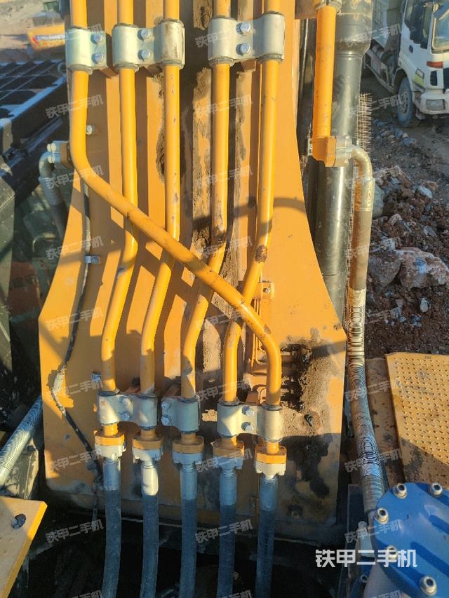 大臂背部俯視（工作和回轉(zhuǎn)裝置）