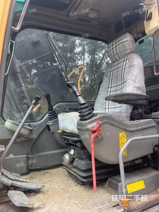 驾驶室整体（整机外观）