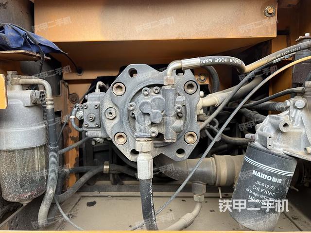 液壓泵艙室正面整體(整機(jī)外觀) 液壓泵艙室正面整體(整機(jī)外觀)