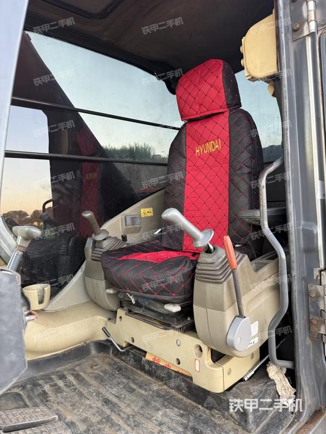 駕駛室整體（整機外觀）