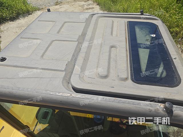 駕駛室頂部（整機外觀）