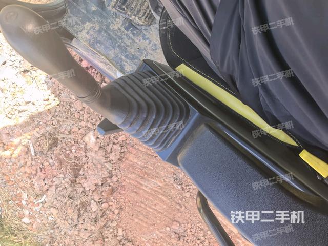 座椅左侧控制台/音响/含左手柄（驾驶室部分）