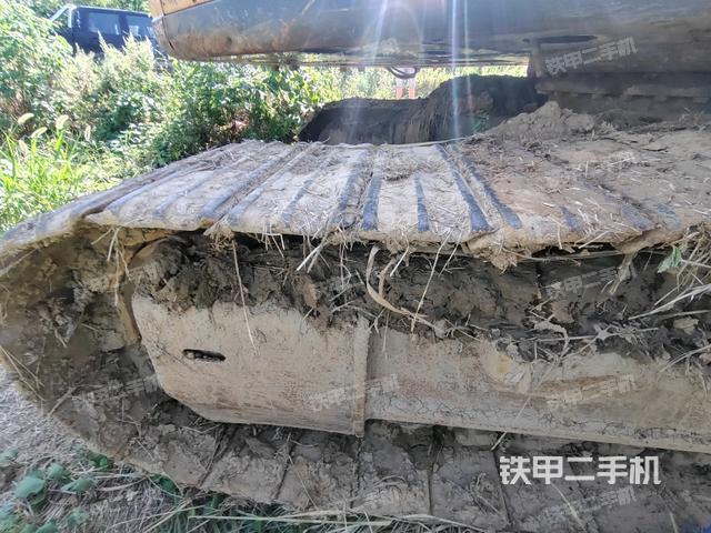 左驅(qū)動輪（行走機構(gòu)）