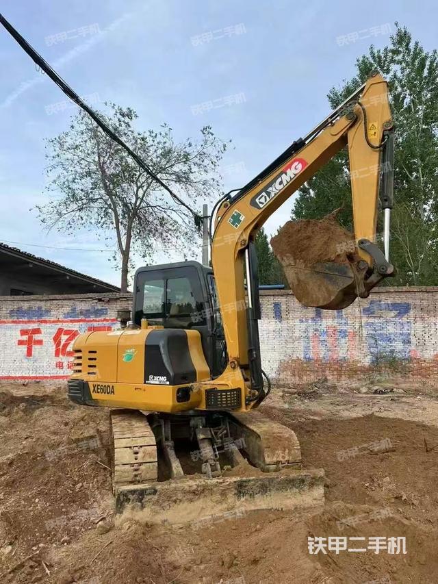 單側履帶整體（整機外觀）