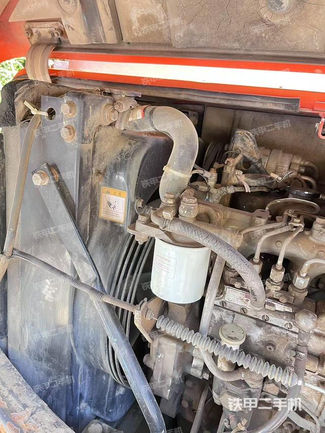 回转马达和主控阀（整机外观）