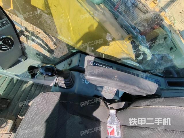 座椅右侧控制台/钥匙门/油门/含右手柄（驾驶室部分）