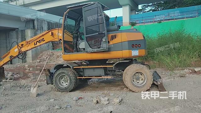 單側(cè)履帶整體(整機外觀) 單側(cè)履帶整體(整機外觀)