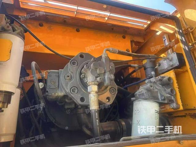 液压泵舱室正面整体(整机外观) 液压泵舱室正面整体(整机外观)