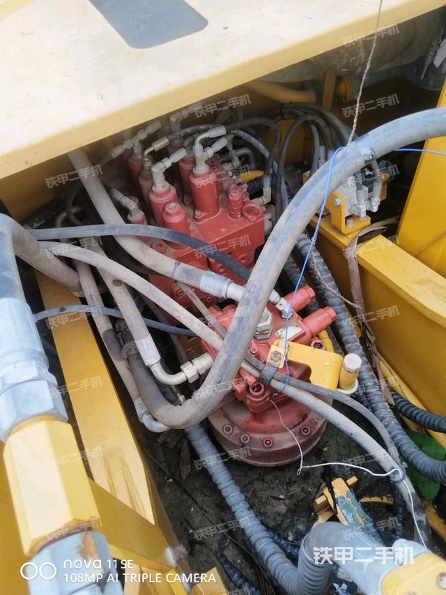 中央回转接头特写（上车部件）