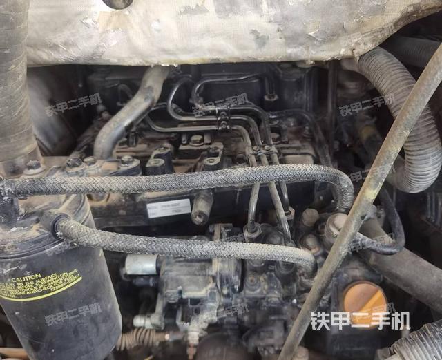 回轉(zhuǎn)馬達(dá)和主控閥（整機(jī)外觀）