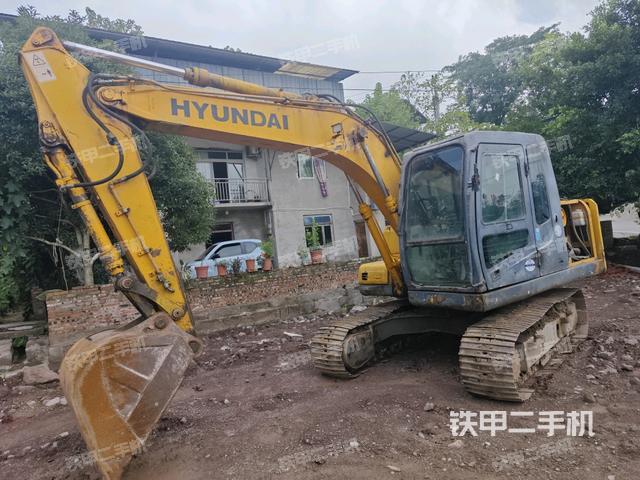 現(xiàn)代R110-7挖掘機