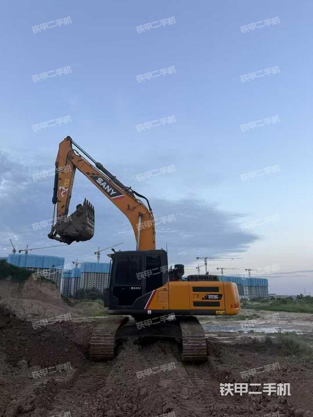 三一重工SY215C挖掘機(jī)
