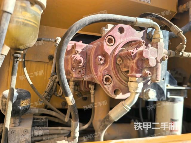 液壓泵艙室正面整體（整機(jī)外觀）