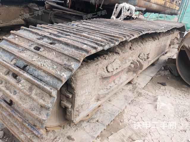 左引导轮 /左前轮（行走机构）