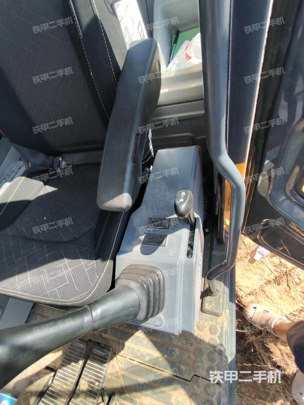 座椅左側(cè)控制臺/音響/含左手柄（駕駛室部分）