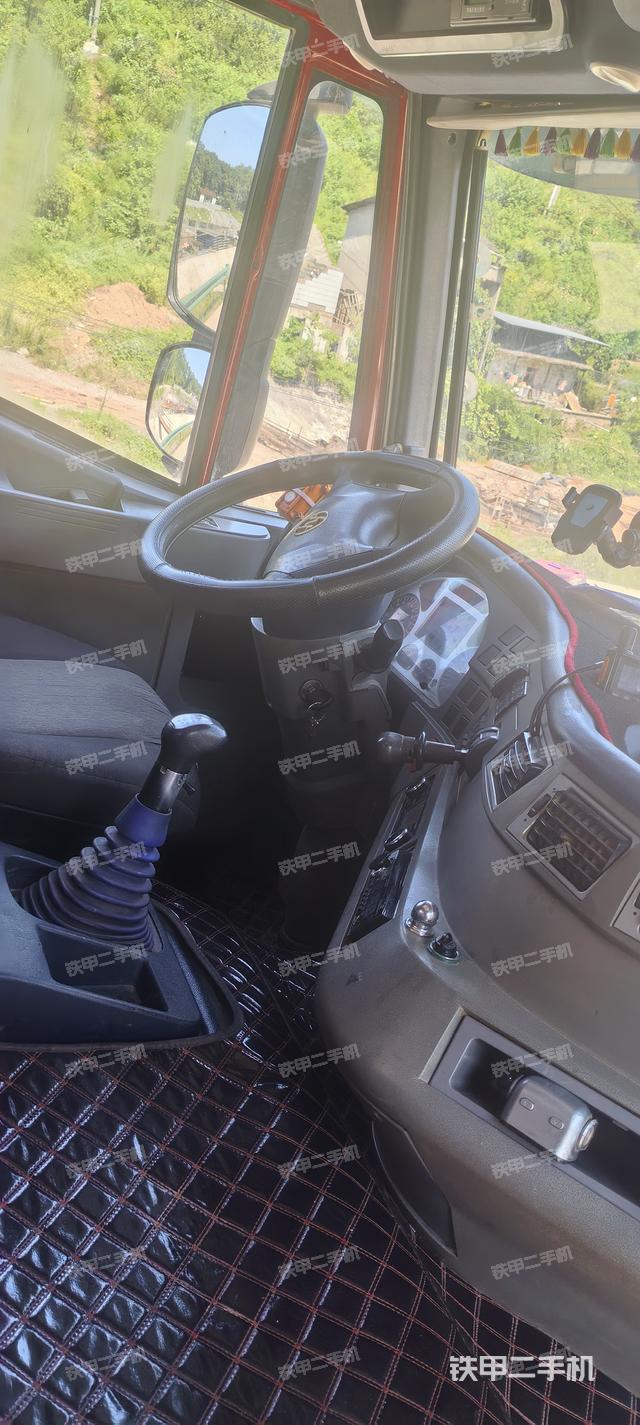 駕駛室操作臺(tái)(設(shè)備外觀及核心部件) 駕駛室操作臺(tái)(設(shè)備外觀及核心部件)