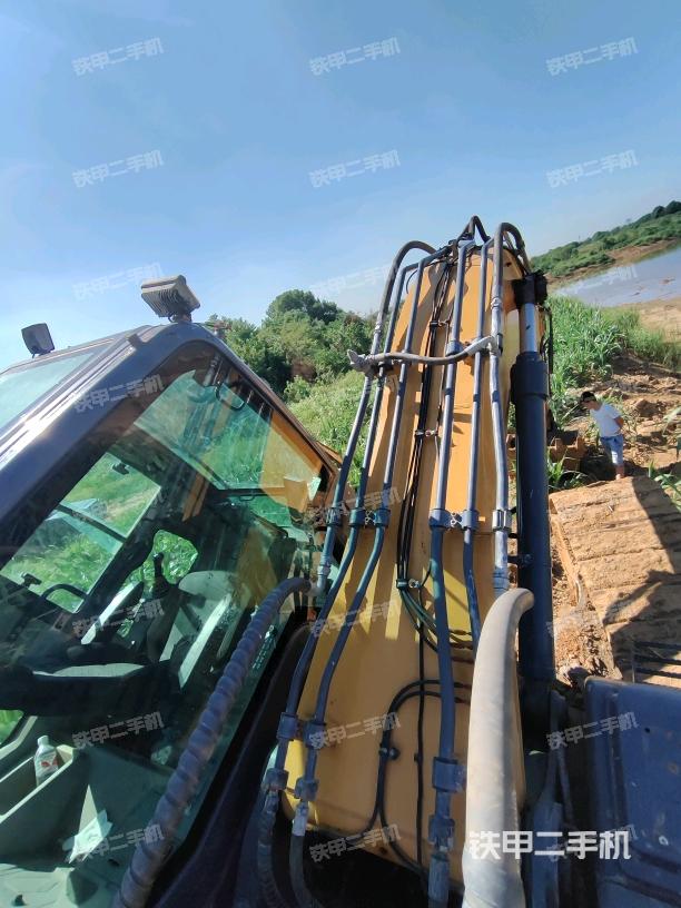 大臂背部俯视（工作和回转装置）