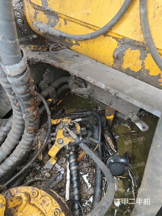 中央回转接头特写（上车部件）