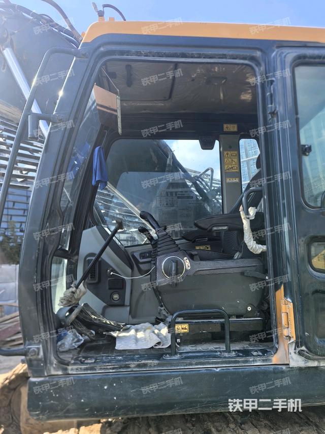 駕駛室整體（整機(jī)外觀）