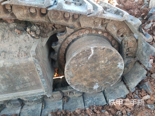 左驅(qū)動輪（行走機構(gòu)）